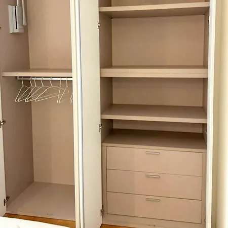 Modern Centre Near San Babila And Duomo