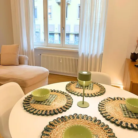 Lägenhet Modern Centre Near San Babila And Duomo *