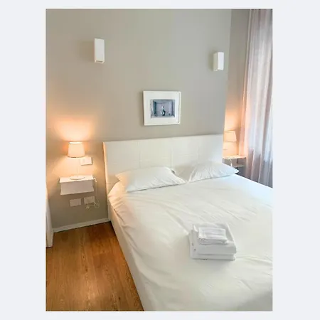 Modern Centre Near San Babila And Duomo Lägenhet Milano