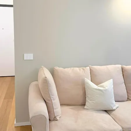 Modern Centre Near San Babila And Duomo Lägenhet