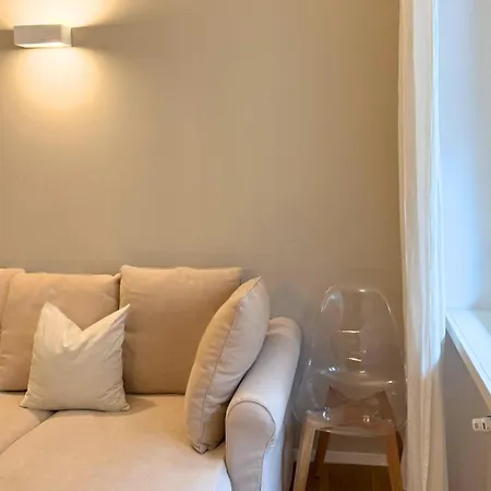 Modern Centre Near San Babila And Duomo