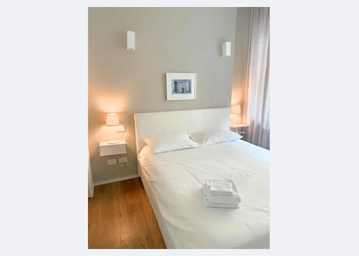 Modern Centre Near San Babila And Duomo Lägenhet Milano