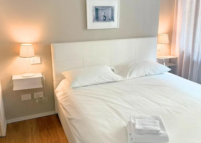 Modern Centre Near San Babila And Duomo *